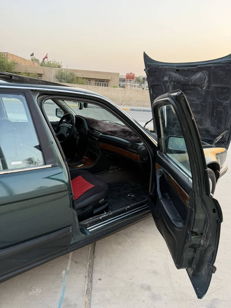 السعر 55 قفل
BMW 735i 
موديل 1991
مكينه 3.5 مفتوح شرط المكينه لا تنقيص ولا تبخير والكير كفاله تجي تفحص وتشوف 
رقم بغداد بسمي سنوية 27 هزه 25 اخوان السيارة بسمي لا بسم صديقي ولا بسم جيراني بسمي تحويل مباشر 
سلايت طكتين 
كشن كهرباء 
تدفئة كشنات
جام اربعه كهرباء كله شغال شرط 
داخل صاج 
كهربائيات كلها شغاله شرط
سنتر لوك بلادي بالسويج اربع بوب و الجنطه و قبق البانزين كله يقفل
تحويلات سبورت و ايكو و عادي كلها شغاله 
ويل كب 5
صدر امامي خلفي جديد 
باتري اليوم شاده بالكارتون 
لايت فول  
تبريد شرط ثلج 
مسجل بلاتوث سستم سماعات فول
سياره مكفوله من الضربه فقط صبغ جماليه
مكان السيارة واسط الزبيدية جاهزه للاخير كلشي شغال
***********
***********
