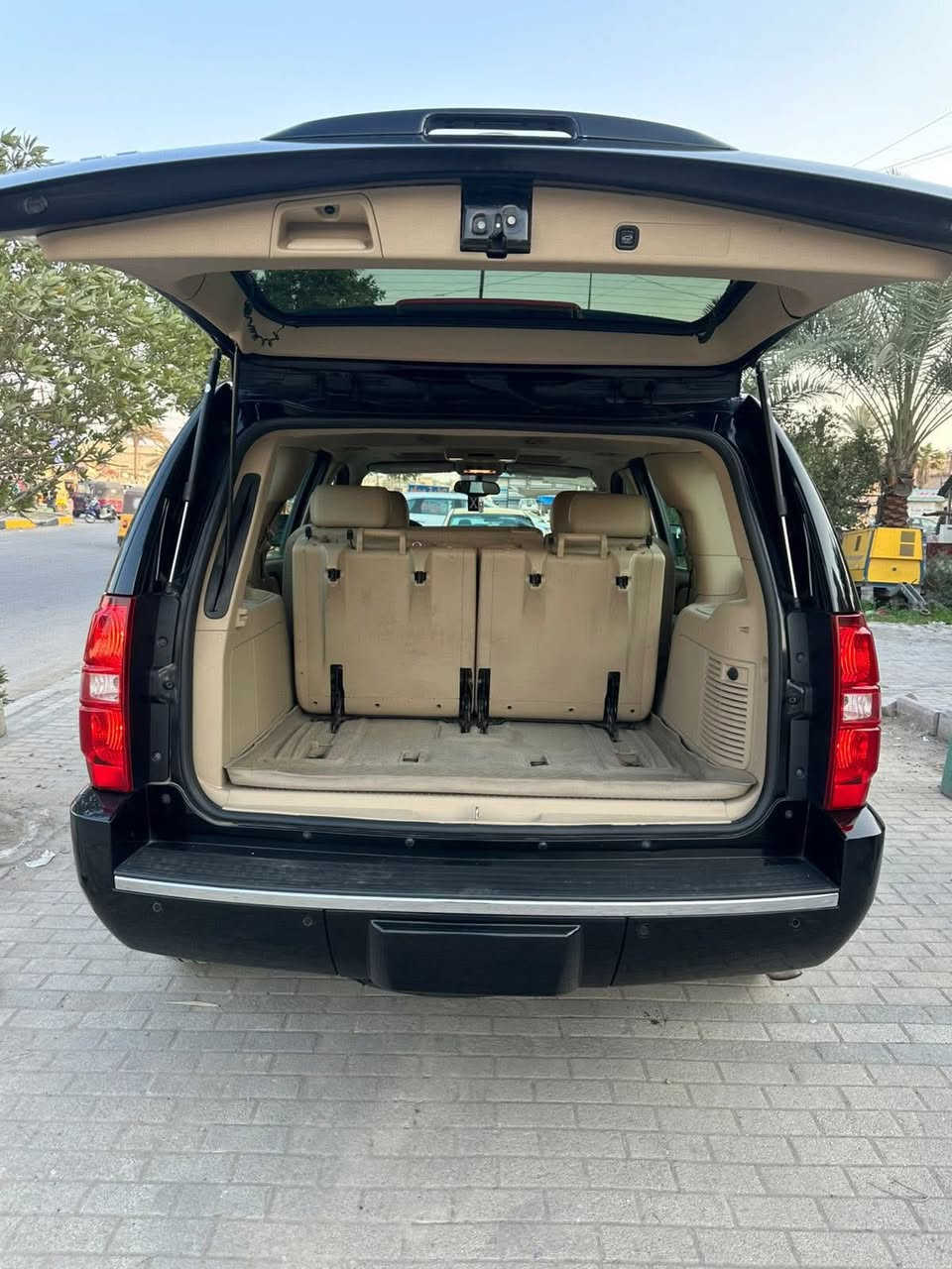 السلام عليكم تاهو موديل ١٠ خليجي بيه بس خشم الجاملغ بي هاي الطخه ونصبغ وبيه اشويه مال البنيد ومطبك والباقي كله كفاله فول السياره بيه ادامه كامله تورباين جديد يعني كير ومكينه جدد ماشيه ١٤٧ الرقم بغداد بسمي الرقم ***********
