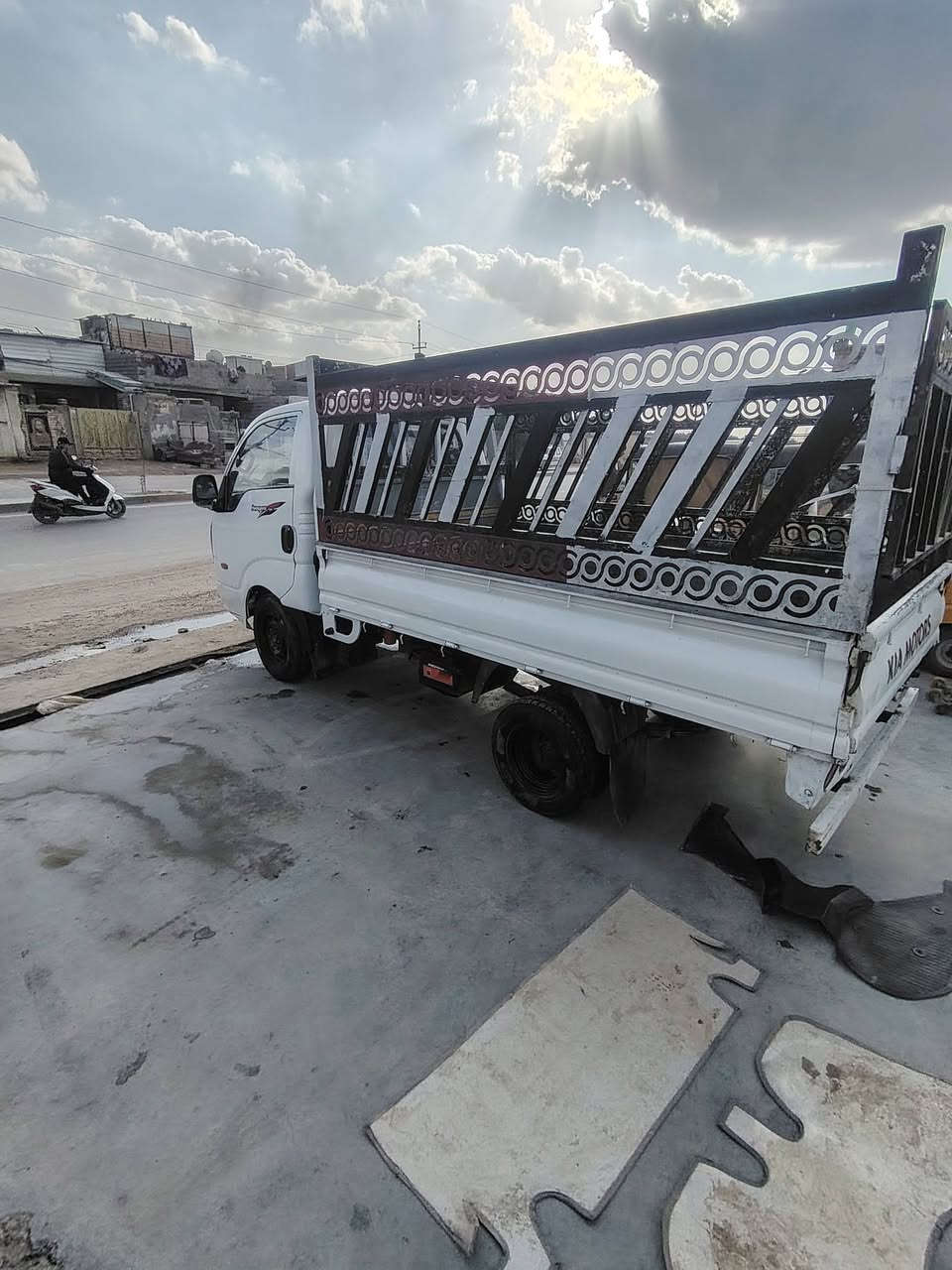 السلام عليكم كيا حمل للبيع موديل 2006 ماكينه بها خيط تبخير تخم تاير جير كله جديد خير من الله عنوان بغداد حي النصر سعر ب 72 وبيها مجال للطيبين شيء قليل ***********
