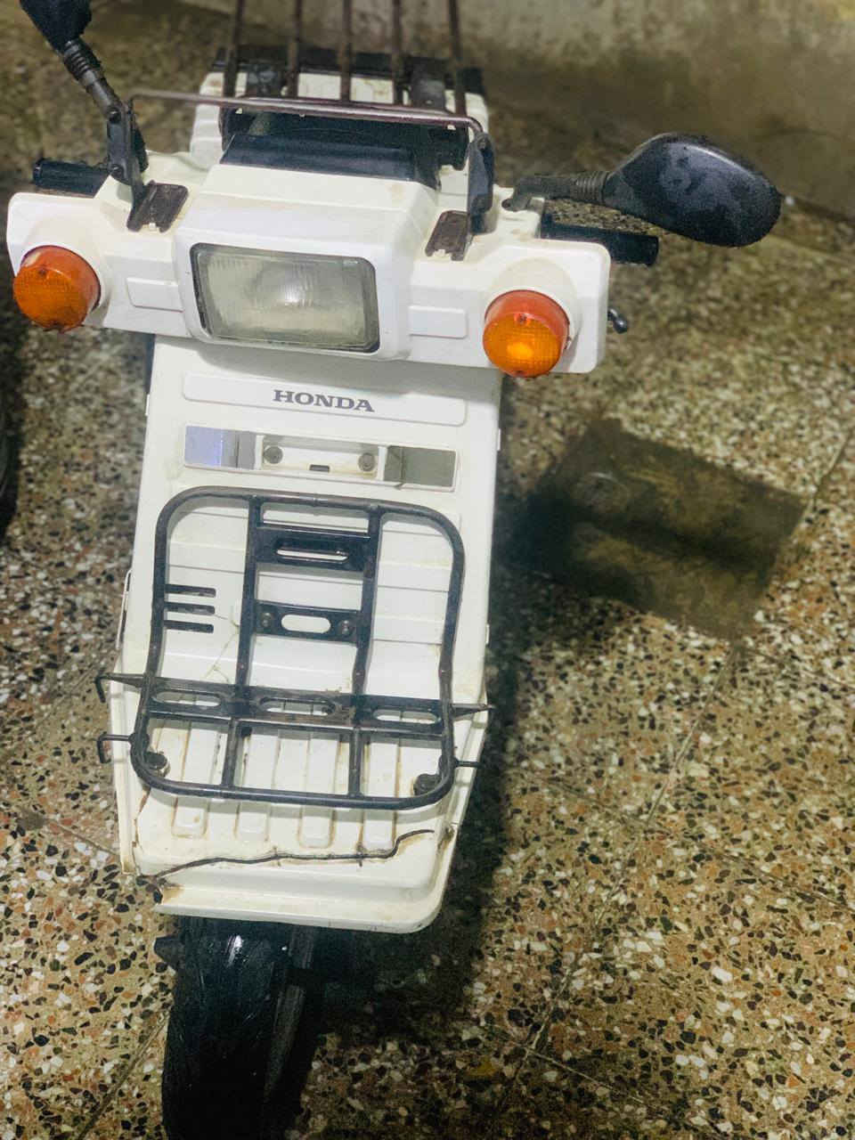 السلام عليكم دراجه ثلاث عجلات للبيع مكينه خير من الله نقصها كابريتر عنوان مدينة الصدر السعر قيم وخذ لتواصل ***********
