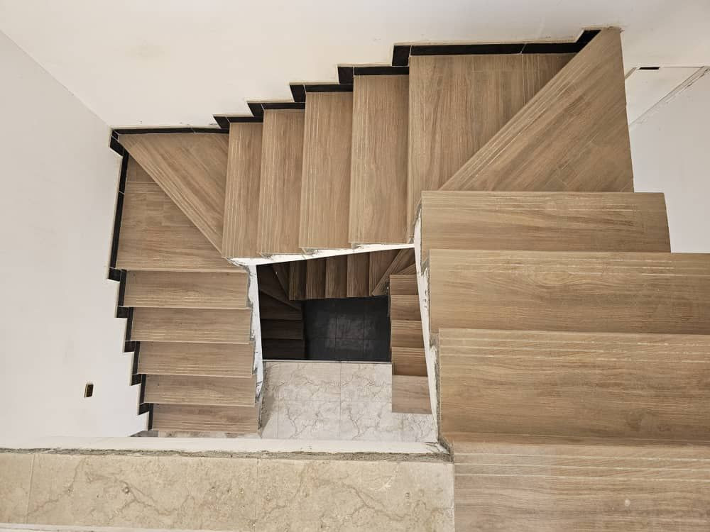 ♢دار ركن حديث طابقين بحي الحوراء♢
♢ رقم الإعلان {60}♢
------------------------------
♢المنطقة:: شارع الملا
♢نوع العقار:: دار سكن 
♢المساحة:: ،140م
♢الوجه:: 7م
♢النزال:: 20م
♢عرض الشارع:: ركن على شارعين10م و 15م
♢حالة البناء:: حديث
♢تفاصيل البناء:: طابقين
♢طابق أول يتكون من:: استقبال وهول وممطبخ وغرفة نوم عدد(1)  وصحيات وكراج 
♢طابق ثاني يتكون من:: هول وغرفة نوم عدد(3) وصحيات
♢أقرب نقطة دالة:: قرب أسواق عجيل
------------------------------
👈🏻 اكتب <تم>  ليصلك السعر
ولمزيد من التفاصيل يرجى مراسلة بريد الصفحة خاص

👈أو زياره مقرنا الكائن في: [حي الحوراء] 
      [شارع سيد يعقوب أو شارع المواكب]          

#دارسكن #مشتمل #قطعة_أرض
 #حي_الحوراء_الأولى


**إذا كنت صاحب هذا الإعلان وتريد حذفه لأي سبب، رجاءا أرسل رسالة إلى الدعم الفني**