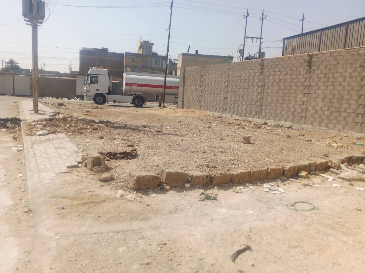 قطعة ارض للبيع بمنطقة سيد خوام المساحة 45.5 العرض7 والنزال 6.5 للاستفسار الاتصال على الرقم ***********
