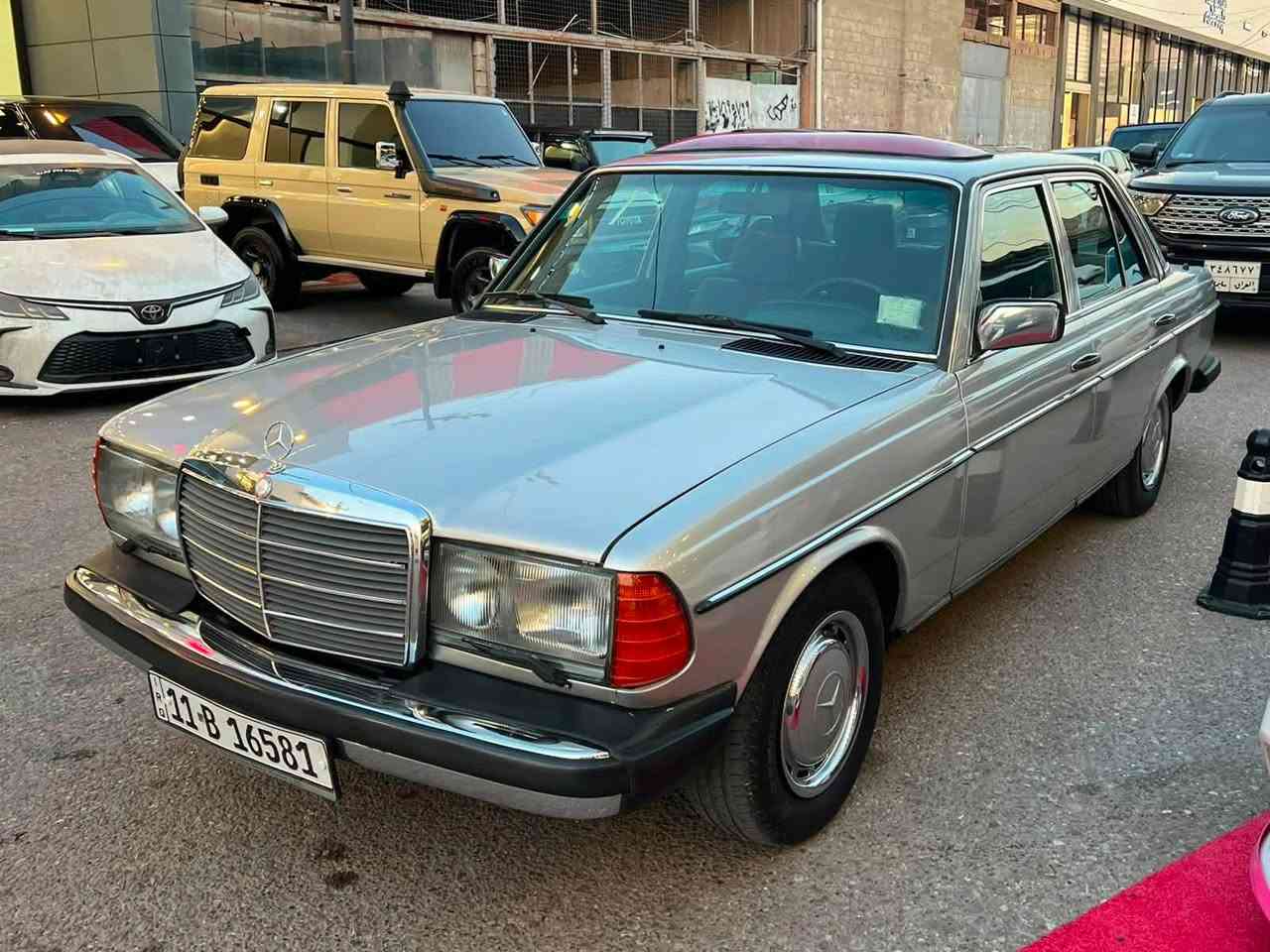 سلام عليكم 
مرسيدس ابو جحيل 83 
سياره تبريد تدئفه فول 
مكينه 300 
سياره مصبوغه حزام جماليه 
مكانهه بغداد خلف ملعب الشعب 
سعر 90 وبيهه مجال اي ستفسار ***********
