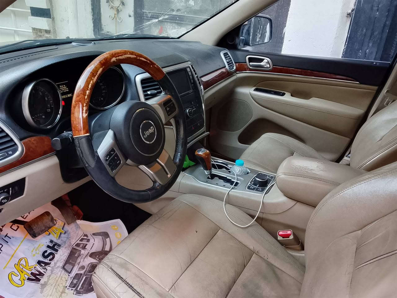 جيب لاريدو 2013 لمتد فول مواصفات خليجي  بغداد 4 ارقام العنوان بغداد حي تونس 
*********** تخم تاير جديد اي نقص مابيها سياره  بيها بارد قليل بل جاملغ اليمنه الامامي
