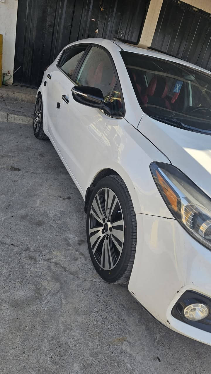 السلام عليكم
للبيع او مراوس 
كيا فورتي هاج باك 
موديل 2017
ضرر السياره بوند + نص جاملغ خلفي و نص باب
ماشيه 151 الف كيلو متر 
مواصفات( فول الفول )
بصمه تشغيل 
بصمه ابواب 
سلايت 
كشنات جلد 
كشنات كهرب 
كشنات خزن 
كشنات الاماميه تدفئه و تبريد 
كشنات الخلفيه تدفئه فقط
ستيرن تدفئه 
شفتات بالسترين 
رادار امامي
رادار جانبي 
نقطه عمياء 
تنبيه الخروج عن المسار 
تبريد منفصل يمين و يسار 
تبريد قطعتين امامي و خلفي 
لايت زينون 
بك لايت لد 
دبل كزوز 
مري شفط +اشاره بالمري 
ترحيب بالبواب 
ويل 18 
ثلاث انضمه قياده 
(ايكو _نورمال _سبورت )
شاشه +كاميرا  دواره
مانع انزلاق 
تتقرب من السياره تنفتح المري + اناره 
تشغل السياره الكشن يطلع لي كدام 
اطفي السياره الكشن يرجع لي الخلف 
كير و مكينه و طخم و كهربائيات شرط 
مكينه 16تيربو 
طخم تايرات جديد 
رقم اربيل الجديد 
وبيها كابون
شرط الوكاله و التحويل 
و عليها غرامات تنقطع من السعر 
السعر 115 و بيها مجال كلش بسيط 
*********** 
***********
