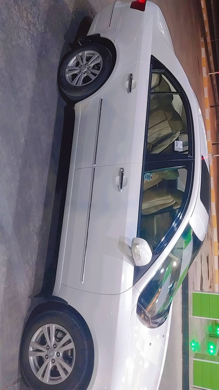سوناتا 2010  خليجي فول مواصفات محرك 2400 دوش سياره مكفوله من الصبغ والتبديل/***********
