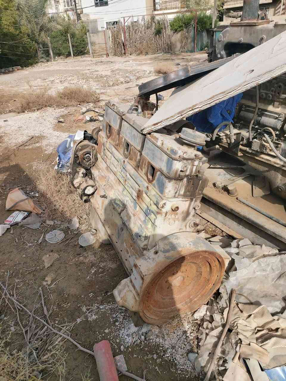 للبيع مكاين ٥ ونص شفت جبار  وحده دهن وحده عادي صار صوت بيهن وابيع كوم حديد رقم الهاتف ***********
