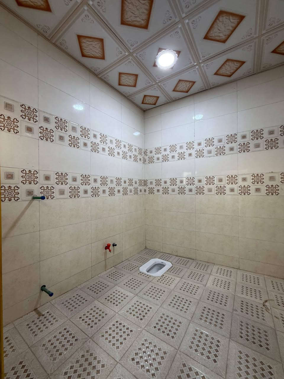 السلام عليكم ورحمة الله وبركاته
دار سكن للبيع طابقين🏚
***********
العنوان أبي الخصيب أبو كوصره
المساحه 120م

بناء شخصي درجه أولى
شارع 10 متر تبليط 🛣
ثاني بيت عن شارع رئيسي أبو كوصره 
جميع الخدمات متوفره
منطقه سكنيه هدوء ومرتبه

محتويات البيت ⬇️
دوانيه 4-6
مطبخ مفتوح على صاله
غرف منام 2 كبار 4-6
طابق الرضي يحتوي على غرف1
وطابق ثاني غرف1 وصحيات
صحيات داخلي وخارجي

نوع العقار طابو ملك صرف زراعي عراقي سند 25

السعر 70وبي مجال
للاستفسار ***********
