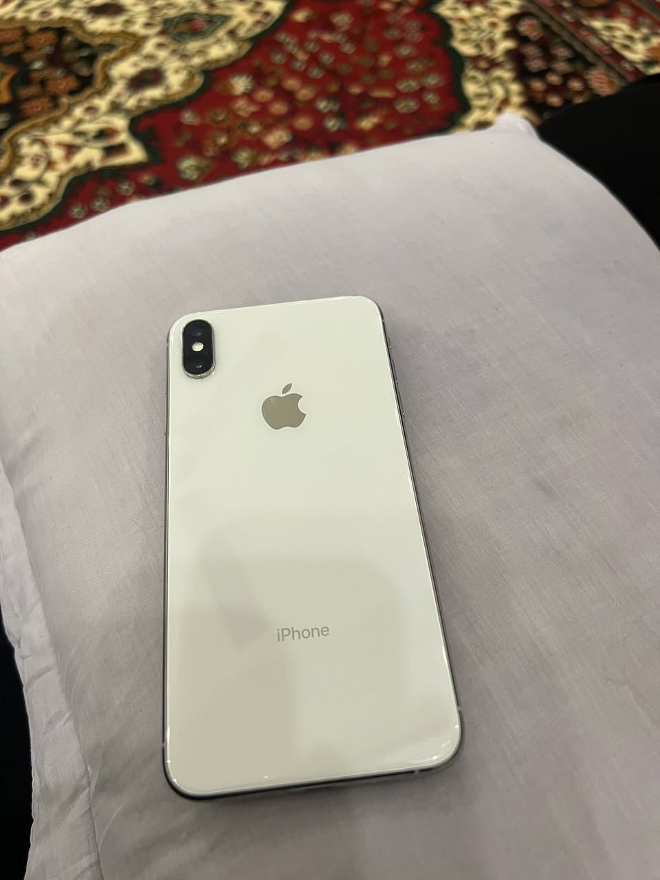 سلام عليكم ايفون اكس ماكس للبيع 
بطارية:83 GB
 جهاز برغي ممفتوح بي جان متروك وهسه اريد ابيعة وسعره (390)الي يريده يتصل بيه او يراسلني خاص وهذه رقمي :***********
