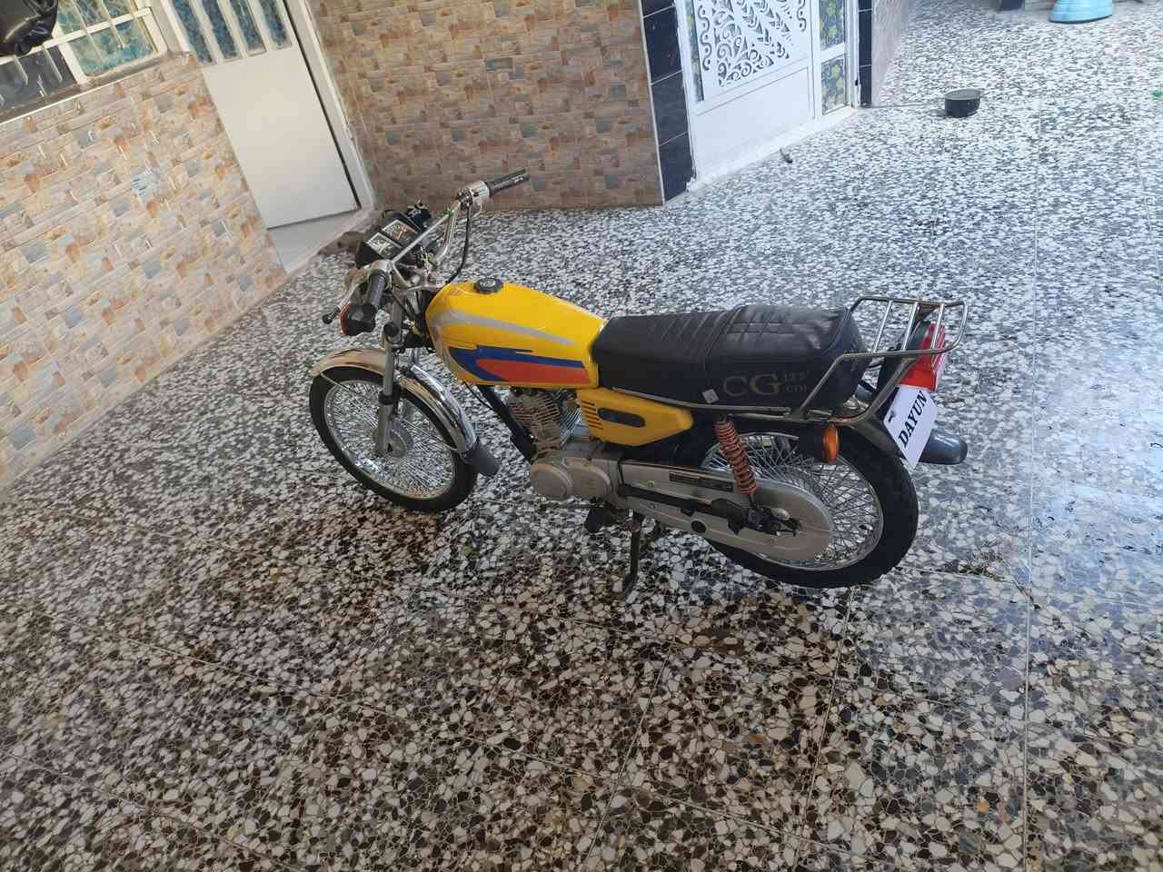 يالله سلام عليكم دراجه للبيع ايراني 4 كير اوراق كاملة ومكمركه بس روح رقم دراجه خير من الله موديل 2020 مكينه ابدل بيها فقط بوشه مكينه خرسه كهربائيات كلها شغاله مكاني بغداد حي النصر *********** السعر 450 وبيها مجال قليل
