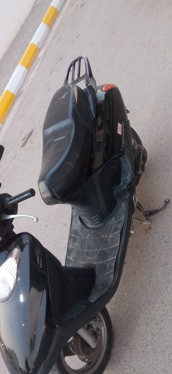 السلام عليكم 
سبيسي ياباني للبيع الدراجه خير من الله مبدل بس ولفات فقط ما مجفتهه الدراجه نظيفه نقصها بس عداد والماشه راجعه ليوره شوي 
كهربائيات كلهن شغالهه عدا الهورن السعر 575 الف وبيها مجال حگ الجيه 
رقم..(***********)
