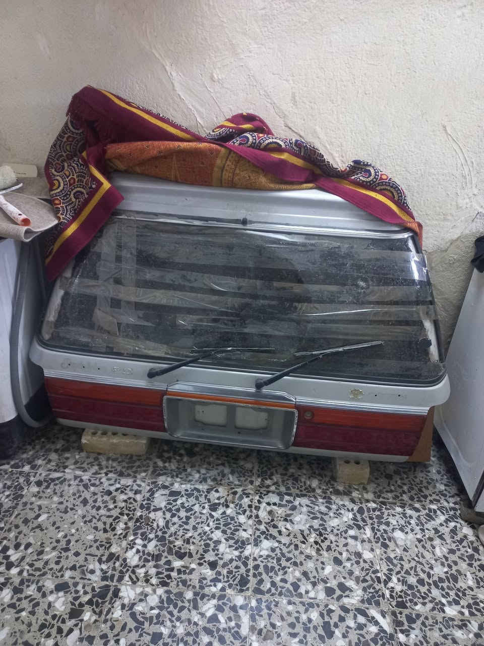 جنطه كامله مال أرنب ستيشن طويله بس الجامه مكسوره كلشي مابيه بطانته نظيفه كامله للبيع العنوان بغداد***********
