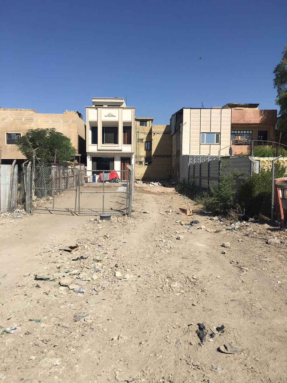 قطعة ارض للبيع 50متر 5&10موقع مميز على الشارع العام مع تشجير ملاصق حي الجهاد قرب الملعب المغلق وجامع علي ولي الله *********** واتساب
