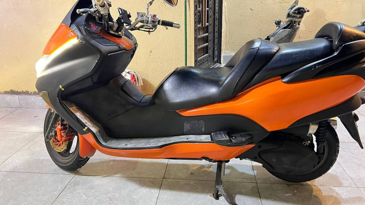 سلام عليكم
فورزه صفر تسعه كرستال عميه بلاد 
داجه تعمير تام 
كفرات داخله فرن صبغ لون مميز 
حماوه نص
رون واحد ونص 
منضومه زنون 
مشي خير من الله نكره سلف 
اخت الرمه ونقوصات بسيطة 
محرك نعومه خير من الله 
شوته رياضي كلجات امامي رياضي وخلفي حاوية 
السعر مليون و٤٠٠ وبيه مجال 
عنوان البصرة الجزيره 
***********
