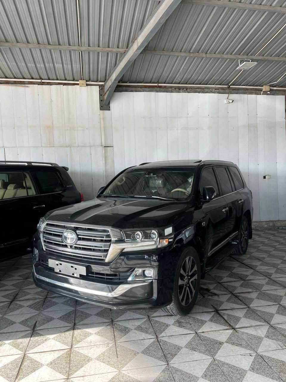 للبيع لاندكروز vxr  مواصفاتها معروفه مواصفات لكزز
موديل ٢٠١٨ اسود اللون 
٨ سلندر محرك ٥٧٠٠
فول مواصفات مكفوله 
جاهزه للاخير فول ١/١ 
كراسي كهربائيه وتدفئه
مغلفه نانو بلكامل 
ماشيه ٩٦ الف
السعر ٥٥٠
رقم جديد يومين من كمل
فحص سونار السياره مرفق مع الصور 
مكان السياره البصره / البراضعيه
تحويل مباشر 

للاستفسار  *********** البصرة, العراق
