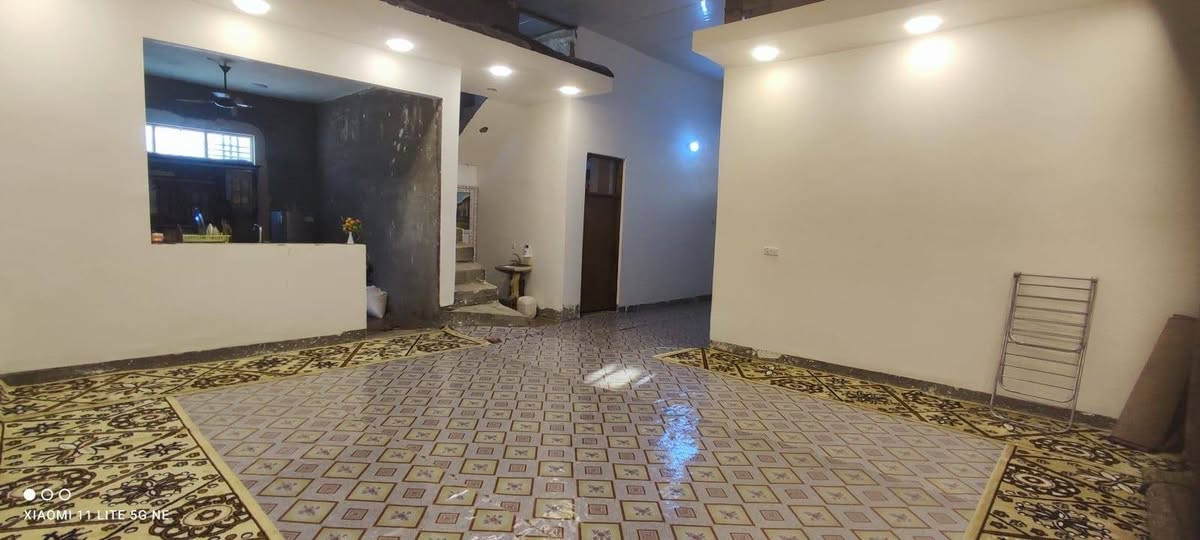بيت للبيع مساحه 560 متر كامل خدمات مي كهرباء سحب تبليط للباب عنوان بغداد تقاطع شارع المجزرة سعر جدا مناسب 65 قابل للتفاوض *********** مكلف بالنشر

