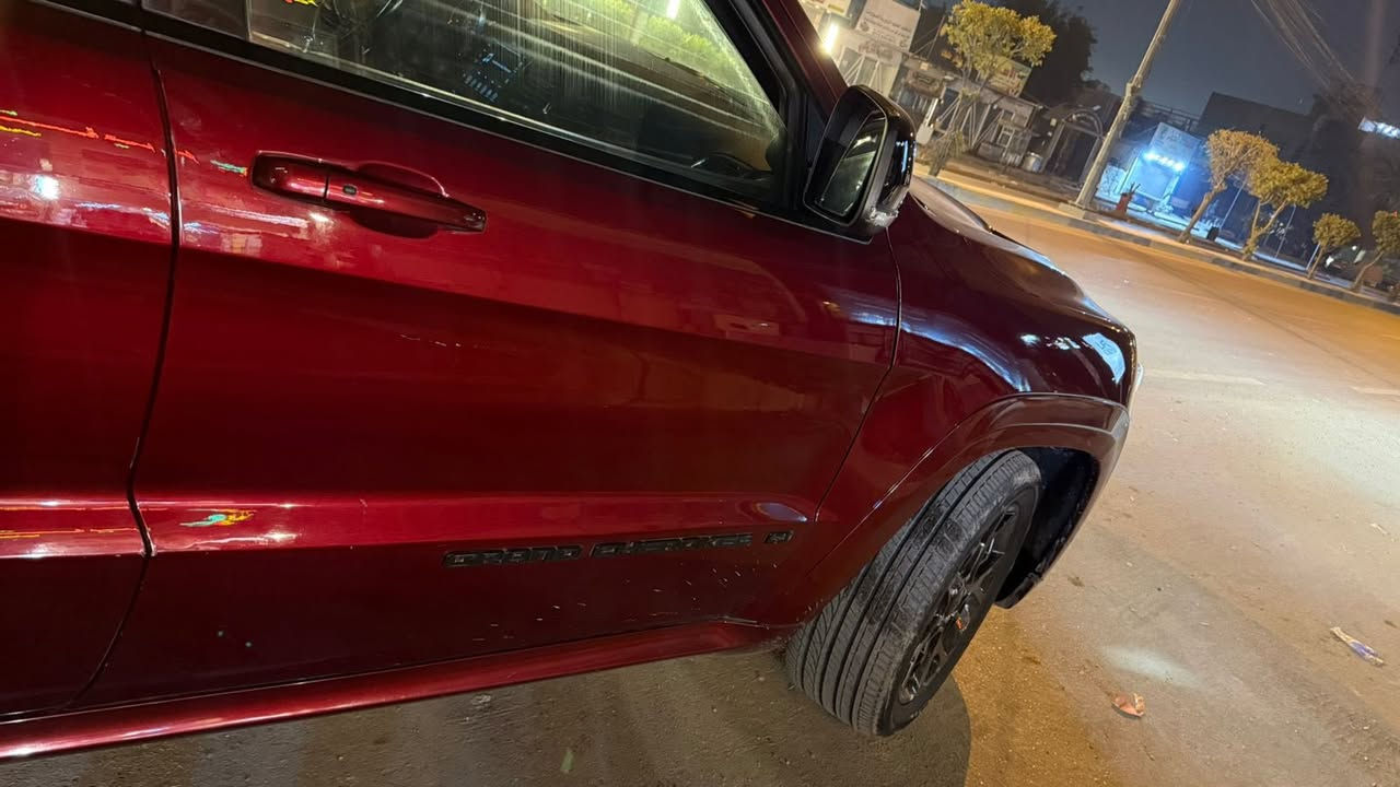 جيب شيروكي
احمر 🩸دم الغزال 
2022 S
كفاله عامة فول 
بأسمي تحويل ثاني يوم 
مع تغليف pdf
السعر 36000$
للاستفسار ***********
