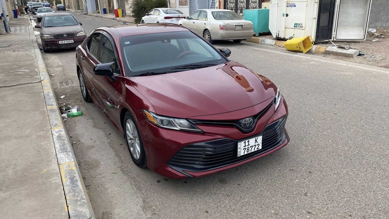 كامري للبيع موديل 2018 وارد امريكي بيه صبغ ثلاث قطع فقط كما مبين بالسونارات ادناه 
سيارة جديده ماشيه 95
حجم المحرك 2500 المرغوب مكفول 
كير جديد مكفول 
صدر جديد 
تخم تاير جديد 
كهربائيات كله شغاله ماكو اي مشكله 
تدفئه تبريد كله ع وضع الشركة 
السيارة جديده بمعنى الكلمة 
محاجه اشرح مواصفات السيارة 
الكامري معروف بالمواصفات 
السعر 158$
العنوان مدينة الفلوجة 

***********
***********
