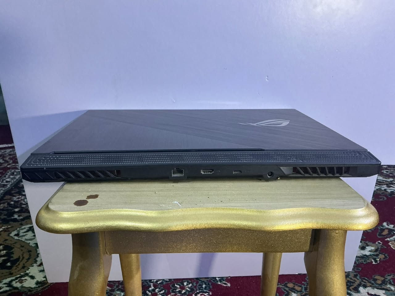 للبيع: ASUS ROG Strix G17 - نسخة المحترفين النادرة
🌟 أهم مميزات الجهاز:
الحالة: بحالة الوكالة، لم يفتح نهائياً، وجميع ملصقات الضمان والملصقات الداخلية الأصلية موجودة.

الذاكرة العشوائية:64GB RAM (وحش أداء للمونتاج الثقيل والبرمجة والتصاميم الهندسية).

التخزين: سعة 1 تيرابايت SSD سريعة جداً، مع توفر منفذين إضافيين لزيادة المساحة مستقبلاً (إجمالي 3 منافذ).

نظام التبريد: أصلي من المصنع بتقنية المعدن السائل (Liquid Metal)، لم يلمس ولم يتم تغييره لضمان أفضل برودة.

🛠 المواصفات التقنية الكاملة:
كرت الشاشة: NVIDIA GeForce RTX 2070 Super

المعالج: Intel Core i7 (الجيل العاشر).

الرام: 64GB DDR4 (أعلى سعة ممكنة لهذا الموديل).

الهاردسك: 1TB NVMe SSD.

الشاشة: 17.3 بوصة كبيرة الحجم، مثالية للألعاب وصناعة المحتوى.

الملحقات: الشاحن الأصلي بحالة ممتازة مع حقيبة

بيه طقة خفيفة من ترفع الشاشة اول ما جبته ما اثرت سلباّ 

السعر 1300000 دينار عراقي و بي مجال للشراي
مكاني كربلاء سيف سعد/ ما عندي توصيل


**إذا كنت صاحب هذا الإعلان وتريد حذفه لأي سبب، رجاءا أرسل رسالة إلى الدعم الفني**