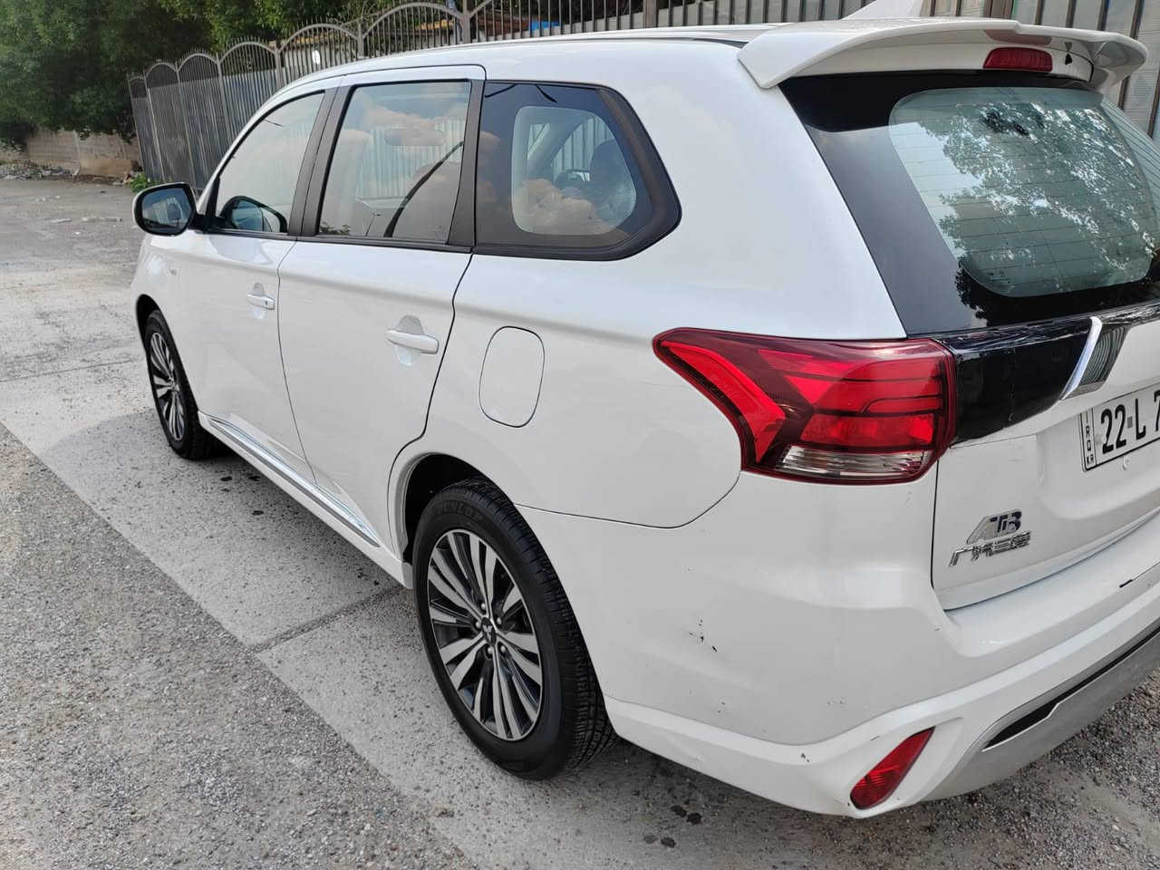 للبيع  ميتسوبيشي أوتلاندر سبورت 2022
‎ زيرو  استلام من سنة ٢٠٢٣
‎للعلم يابني الأصل اول وجبة و ليس تجميع صيني
‎محرك الكبير ٢٥٠٠ و ليس ٢٠٠٠
‎٥ راكب 💢  
‎على ايدي استخدام بيت 
‎خليجي زيرو 
‎حاليا ماشية 53 الف 
‎مكفول من صبغ و بارد 
‎كفول و حجر البيئة موجود  
‎اليكم التفاصيل/
‎صناعة يابانية بل كامل
‎⭐️محرك 2500 4سلندر
‎⭐️شاشة تحكمات 
‎⭐️كامرة خلفية 
‎⭐️ويل 18 فراشة اورثلون 
‎⭐️الاقتصادي لصرف بنزين
‎ ⭐️شباك نيكل 
‎⭐️تحكم ستيرن جهتين د
‎5 راكب 
‎نظام الايكو الاقتصادي
‎جنح خلفي 
‎التحكم بالمراية الجانبية كهربائي
‎6 سماعات 
‎يدات نيكل
‎
‎مكان السيارة بغداد 
‎شارع فلسطين 
‎او حي العدل 
‎تم تنزيل السعر الى 16800 دولار 
‎مجالها قليل حك جيتك 
‎ 
‎رقم للتواصل واتساب 
‎***********
