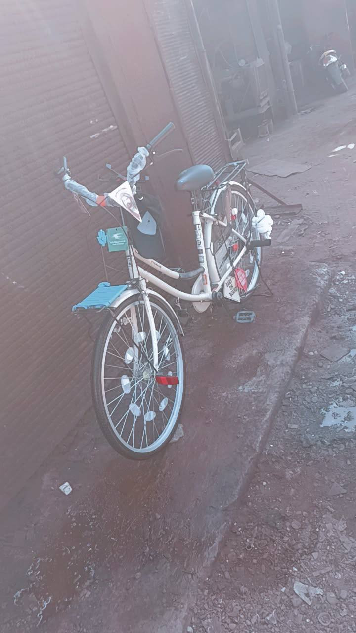 السلام عليكم باسكل بناتي موديل2021جديد نضافه 90 %السعر 190وبي مجال رقم الهاتف ***********وبي واتساب
