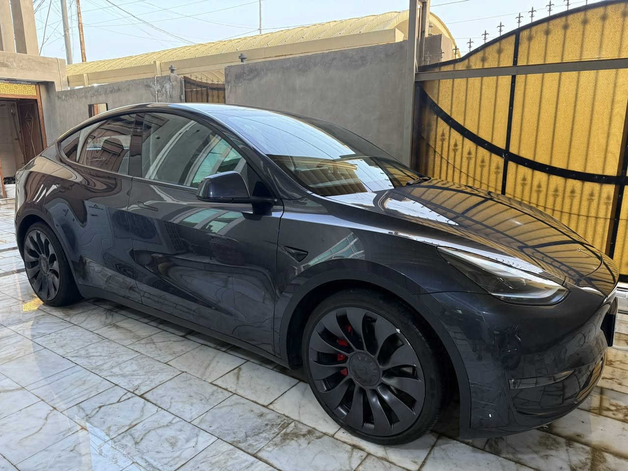 السلام عليكم
تسلا Y فئة  بفورمنس لونك رينج 2025
دخول جديد رقم اربيل بسمي
السياره اون لاين عربي
دبل ماطور المرغوب  
فول مواصفات معروفه مواصفات التسلا 1/1
حادث جاملغ خلفي وقبق الجنطه
ماشيه 29 الف
وياها شاحنه ٣٢ امبير
للاتصال ***********
مكاني بابل القاسم
السعر 23000$
