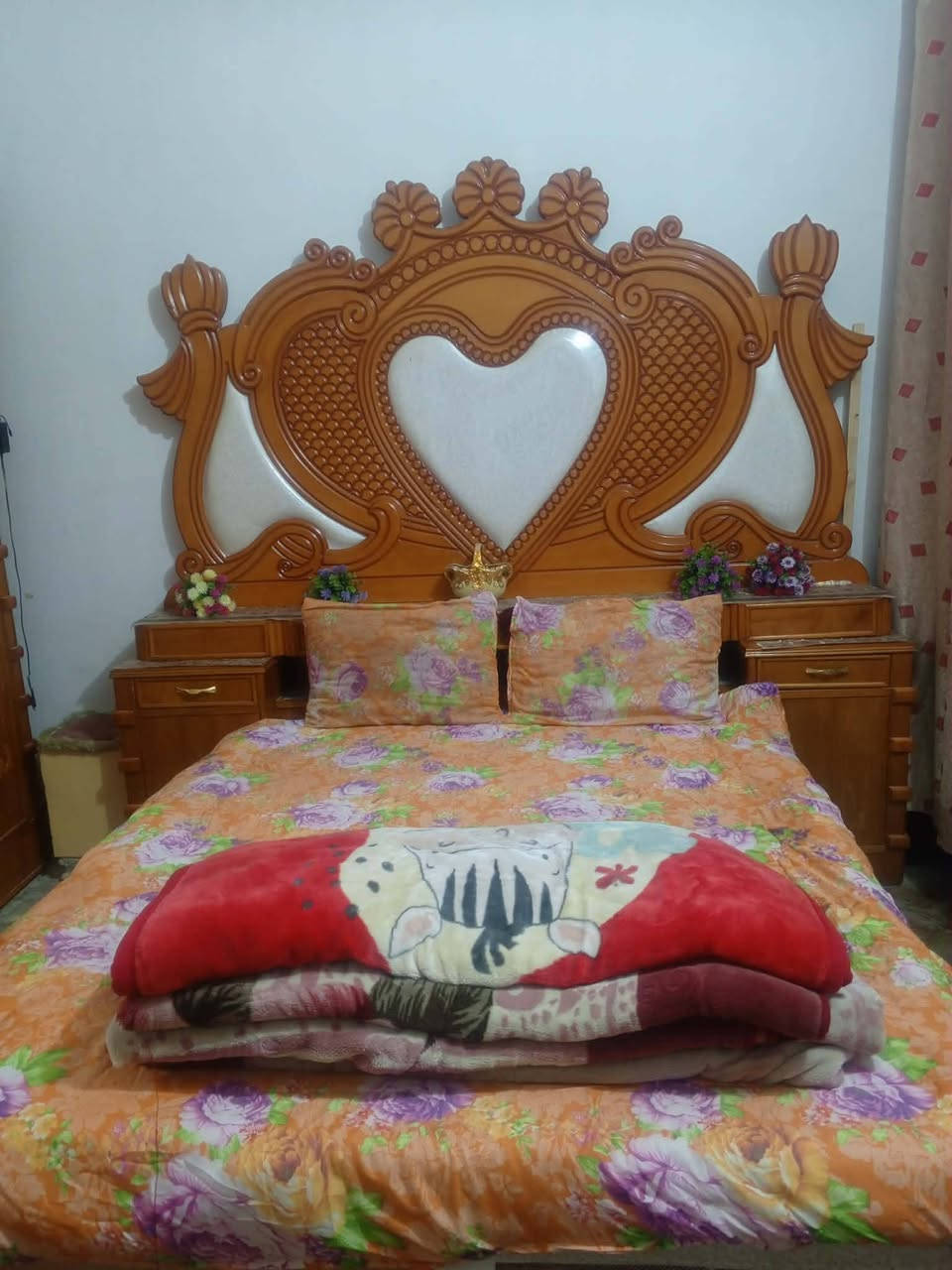 السعر 850 وبيه مجال
العنوان.. 5كيلو قرب جامع حذيفه  *********** مكلف بالنشر غرفه نظيفه ما ابيها اي نقص بس مرايه
