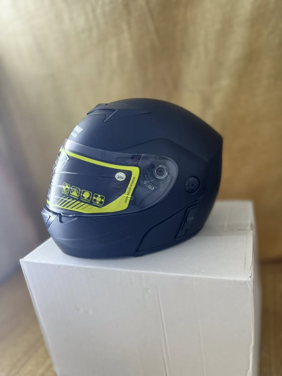 سلام عليكم
توفرت خوذه كروان لون اسود طافي🏴

قياس لارج او ميدل تلبس📏

فك قلاب مريح 

دبل جامه مضلل وشفافه🥽😎

فتحتين تهويهه حقيقيه

داخليهه قابله للازالهه والتنضيف

سعرهه 50.000الف فقط 
يتوفر توصيل لكل العراق 🚚


**إذا كنت صاحب هذا الإعلان وتريد حذفه لأي سبب، رجاءا أرسل رسالة إلى الدعم الفني**