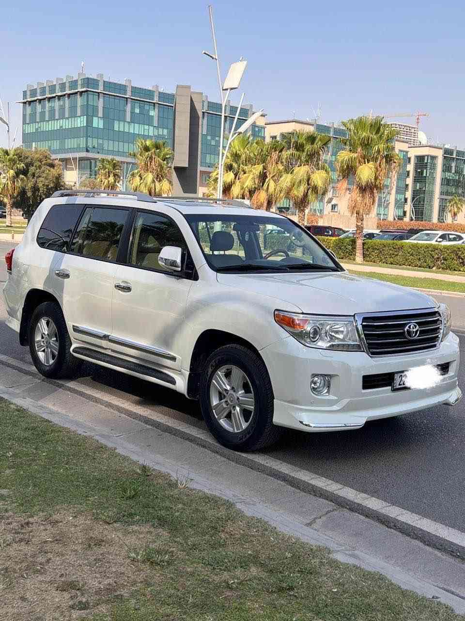 تۆیۆتا لاندكروزر ٢٠١٣  
١٤٥ هەزار کم ڕۆیشتوە سەلاجە و بصمة و حساسی پێش و پشت. کامیرەو شاشە ئایپاد و تحدید سرعە و کوشن جلد و کارەبای سەقف سلاید و ٨ ايرباك  
نرخی ٣٦٩وەرەقە
دو سێ پەڵە ساردی هەیە لای دەرگای سایەق و بستێک پەمپی سەر جاملغی پێشەوەی بەبێ ژورەوە 
گێڕ و مەکینە و هەموًشتێکی بەشەرت
ژمارەی پەیوەندی
*********** أربيل, العراق
