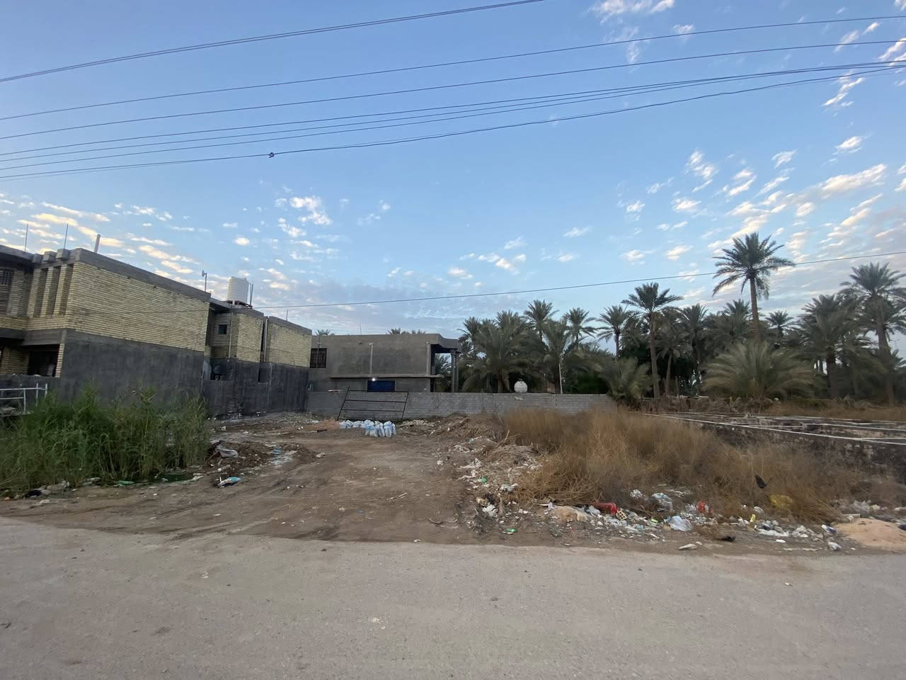 سلام عليكم متوفر قطع اراضي المساحه من ١٠٠ الى ٢٠٠ للاستفسار اتصل قطعه ارض مساحه ٢٠٠ قرب الشارع العام متوفر كافه الخدمات تبليط خطين مياه اناره ليليه مجاري قيد الانشاء العنوان بغداد المحموديه للاستفسار اتصل ***********
