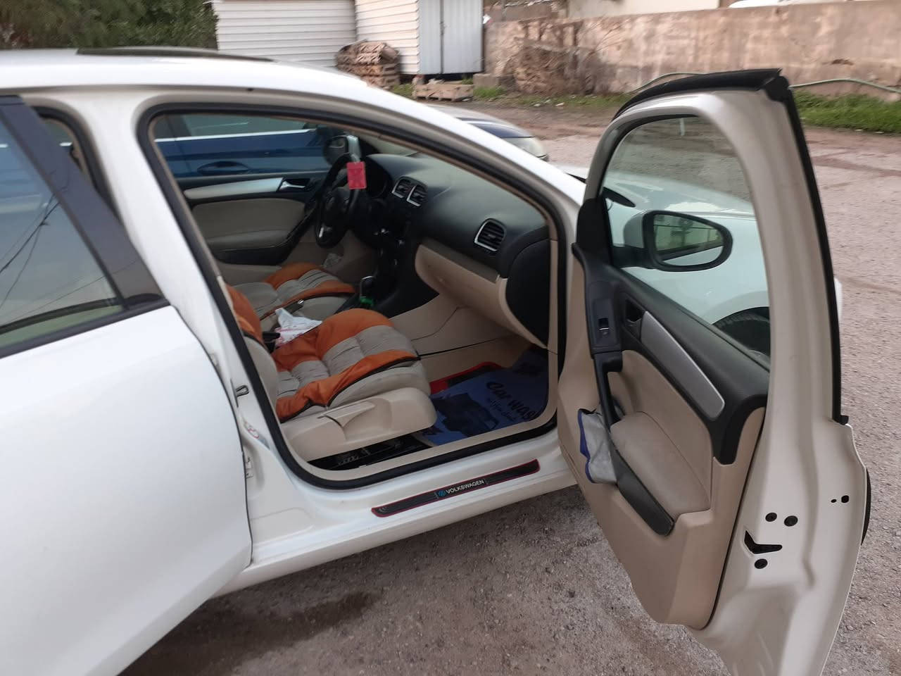 من رخصت اصحاب الاكروب
كولف ١٢ خليجي ١٦٠٠
فول عدا البصمه ماشيه ١٥٨ كير محرك تبريد مكفول تايرات ٨٠ بل المية بيه جم قطعه بارد 
ابكد الشبر اشخوط اباب الصدر وبارد بل الجاملغ وطعجة بل الدوسة مال السايق اثر الجك
السعر ٩٠ ورقة وبيه مجال شي بصيط
العنوان بغداد حي القاهرة تليفون *********** بيه وتساب
