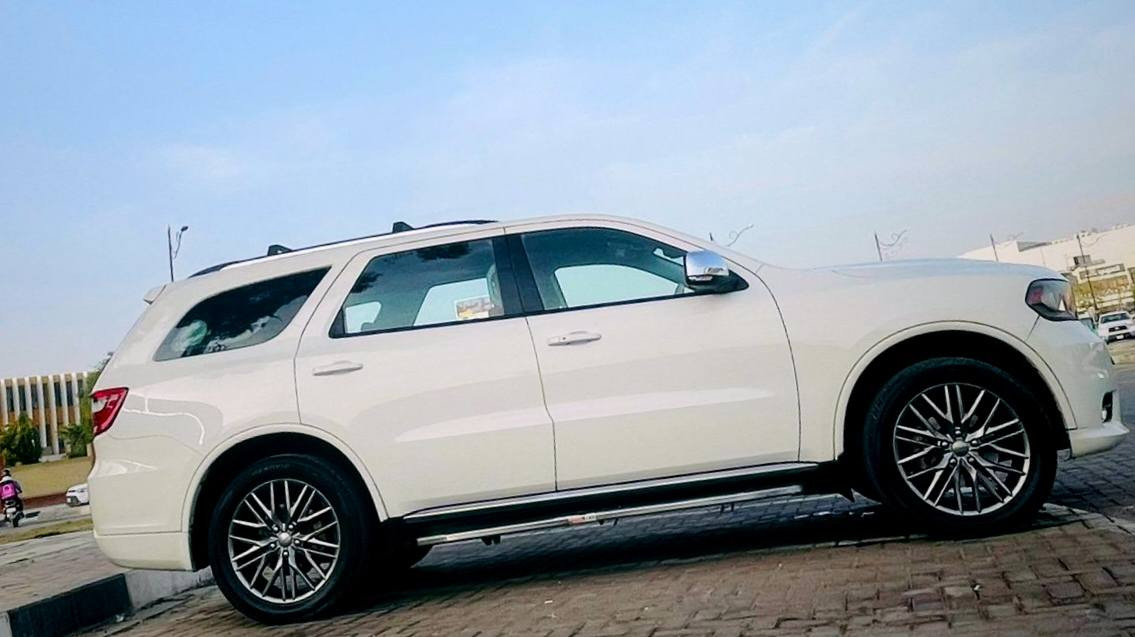 السلام عليكم..
دورنكو 2011 رقم بغداد بأسمي هزه وارقام جدد

وارد كندي كلين فقط بنيد محدث والقديم موجود مكفوله من الضربه السياره

فول مواصفات عدا الفتحه
مكينة 6 سلندر 3.6
7 راكب 4 قطع تبريد
شاشه وكاميرا خلفيه
كشنات جلد كهرباء
جنطه كهرباء
اشاير بالمري ومري قلاب ع البك
ذاكره بالكشن

السياره جديدة وجاهزه ماشيه 153 تراي زيرو والسيارة صافيه لا شخوط ولا طخات ولا بارد

مكانها كربلاء
السعر 168 ورقه
***********
