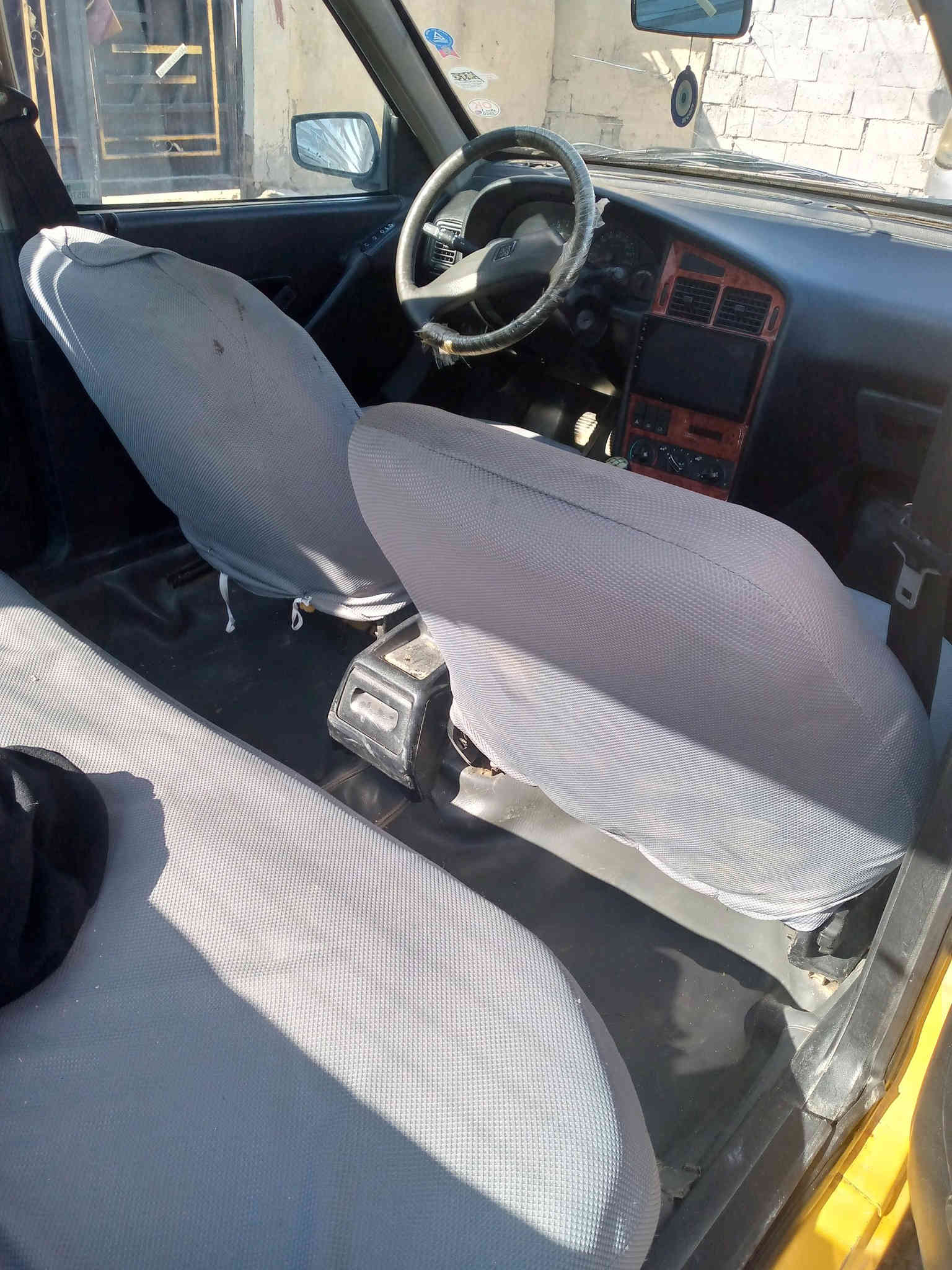 السلام عليكم بيجو لميس موديل 2012 السياره خير من الله كلشي ماناقصها كامله تخم تاير صدرها جديد تبريد ثلج تحويل مباشر السياره جاهزه السعر 33 وبيها مجال حق الجيه الزعفرانية شاره المعهد رقم الهاتف ***********
