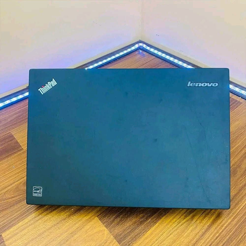 لابتوب 420 Lenovo ThinkPad للبيع 🔥

✅ المعالج: Core i7 2720QM
✅ الرام: 4GB DDR3
✅ التخزين: SSD 128GB سريع
✅ الشاشة: 13 إنش
✅ مناسب للدراسة، التصفح، اليوتيوب، والألعاب الخفيفة والمتوسط

الجهاز نظيف وشغال بدون مشاكل 👍
السعر: (80 الف)بصره المدينه )
***********
