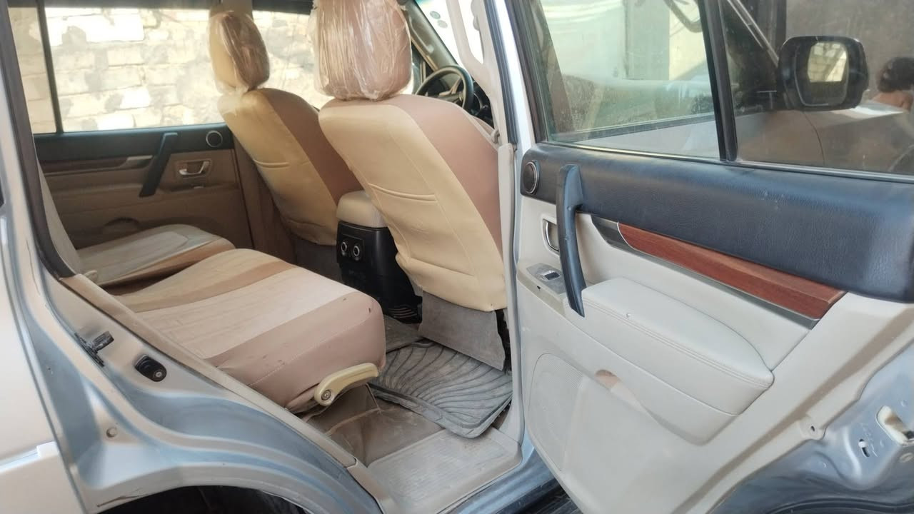 السلام عليكم ورحمة الله باجيرو 2008 حبتور للبيع فول مواصفات بيها قطعه وحده الجاملغ الايمن تبريد ٣قطع تبريد ثلج حداديه جديده مكينه وكير خير من الله كهربايات كله شغاله السعر 100 ومواصفات الحبتور معروفه مايحتاج شرح وهذا رقمي مامتواجد على الفيس ***********
