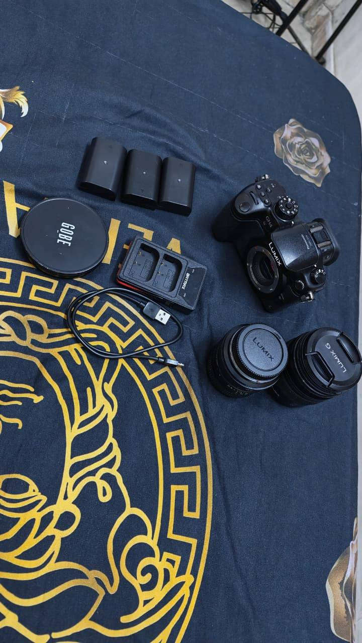 Panasonic Lumix GH4 نظيفة جداً + عدستين + 3 بطاريات
للبيع كاميرا باناسونيك GH4 احترافية، نظيفة جداً وجاهزة للعمل.

​تصوير فيديو بدقة 4K.

​المجموعة تشمل: جسم الكاميرا + عدسة زووم + عدسة بورتريه 50mm.

​الإضافات: 3 بطاريات مع شاحن مزدوج وفلاتر Gobe الأصلية.

​الكاميرا شغالة بامتياز وبدون أي مشاكل تقنية.
للتواصل على الرقم
***********
