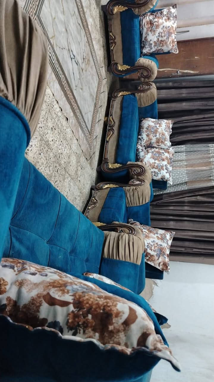 تخم 10 مقعد💺 نضيف جدا اي ضرر مابي خشب بلوك تسكام سفنج ضغط عالي سعر ,,225,, بي مجال مكاني لبياع *********** يوجد واتس اب
