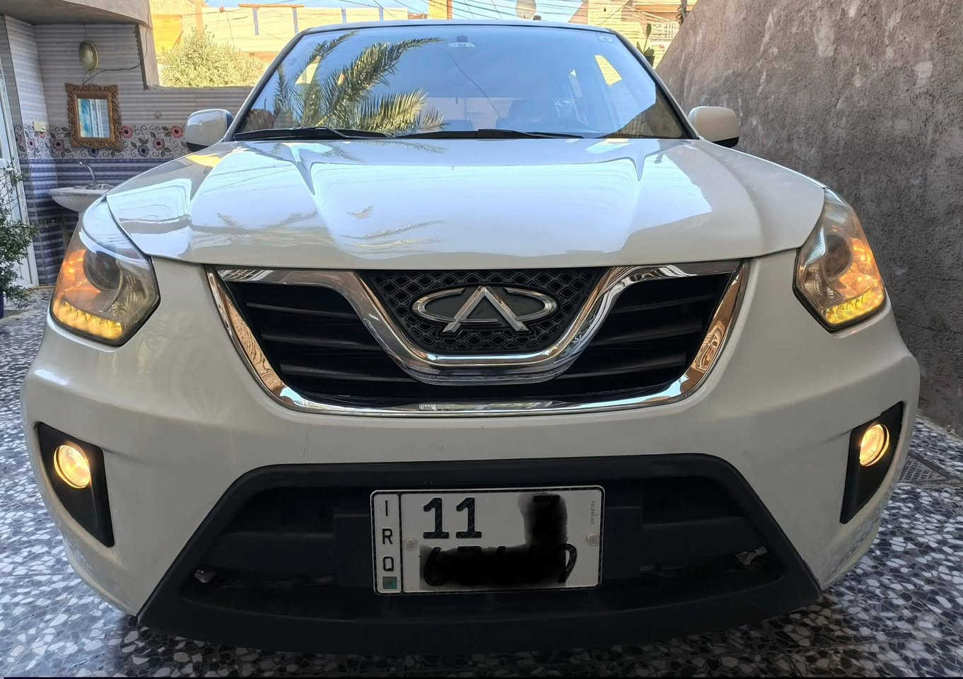 السلام عليكم للبيع شيري تيكو موديل 2013 سياره جديده جدا مكفوله لاضربه ولاصبغ  ولاتبديل مكينه كير على وضع الشركة بأسمي تحويل مباشر ماشية 64 الف حقيقي السعر 77 وبيها مجال الرقم *********** العنوان بغداد الشراي يتصل
