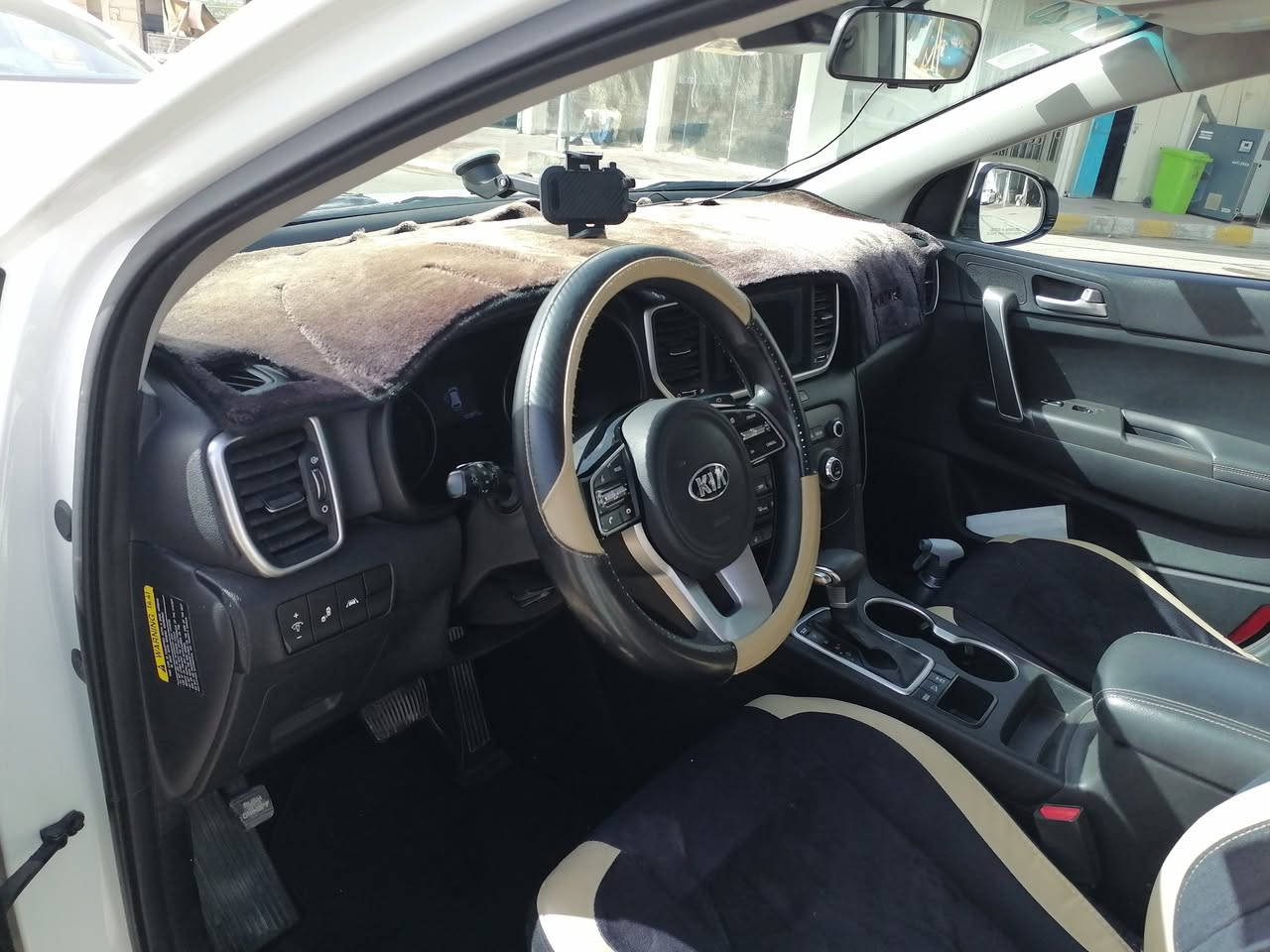 للبيع المستعجل
كيا سبورتج 2020
وارد امريكي
1-محرك 2400 جي دي اي
2- 4 انظمة قيادة
3- حساسات خلفي امامي جانبي
4- رفم انبار جديد
5-تبريد مع السويتج
6- كامرا خلفي اساسي
7-لايت لد
8- السعر 163 ورقة بيها مجال بسبط
***********
واتس اب متوفر دائما
