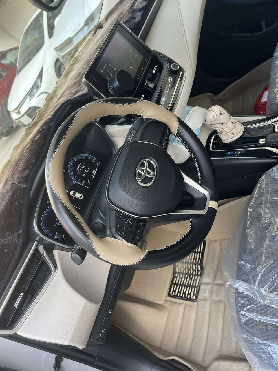 كورلا2023 ساز  بانزين فقط
ماشيه 47 قابل لزياده 
بيها مكان تعديل ع البارد ومكانين عرصعات بسيطه جداً معدلهP D R 
السياره مال بيت نطيفه 
السعر175 
***********
