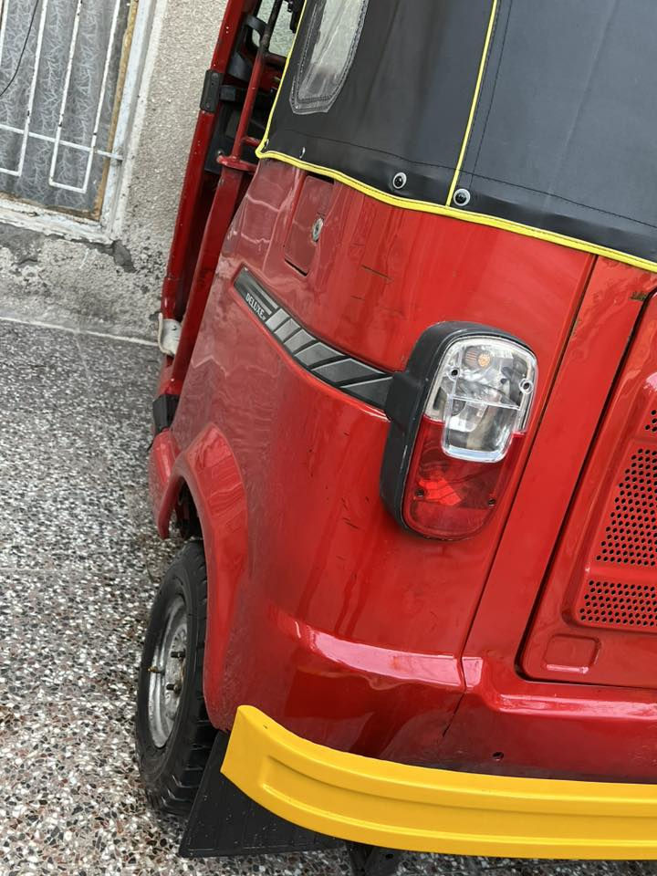 السلام عليكم تكتك tvsللبيع موديل ١٨شهر ال١٢
أوراق اصولي للترقيم تكتك نضيفة حيل بس دوس معمرة 
مكينة خير من الله  تخم تاير جديد دوشمة تكتك جاهزة 
السعر ٣٣٥٠ وبيها مجال العنوان بغداد البياع للاتصال 
***********
