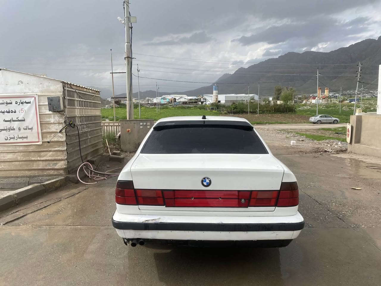 سلاو برایان BMW 
بۆفرۆشتن 
مۆدیل 1992
520 گیر حادی 
مەکینەی تازە هەلدراوەتە سەری گیرو مەکینە بەشەرت 
بی حەیبە 
ئارم پلاستیک هەولیر 
موسو براوە بەشەرت 
سلایدە ویل حەسیر تایەی لۆکە 
لایت ئەڵقەیە ئاوینە گوی بەرخ 
دەحمیکی هەیە لەلای سەکنی ناوی گرتوە 
کامل بۆیاخ نیە بەس بەکامل بۆیاخ دەی فرۆشم 
بی تەقەو رەقەیە 
شوین رانیە سەحری 35 وەرەقەو مەحامەلە 
*********** رانية, السليمانية
