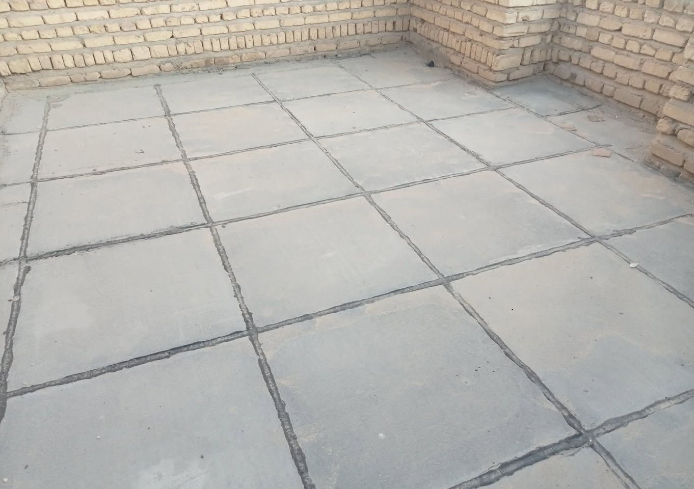 بيت للبيع حي القاسم وره موكب الحزان مباشر طابقين طابق الاول يتكون من 3غرف وصاله وبراني وصحيات داخليه والخارجية وطابق ثاني واصل الصب بيه غرفتين وحمامات داخليه وصاله 
حر مامطلوب السعر خاص او اتصال على رقم 
***********
