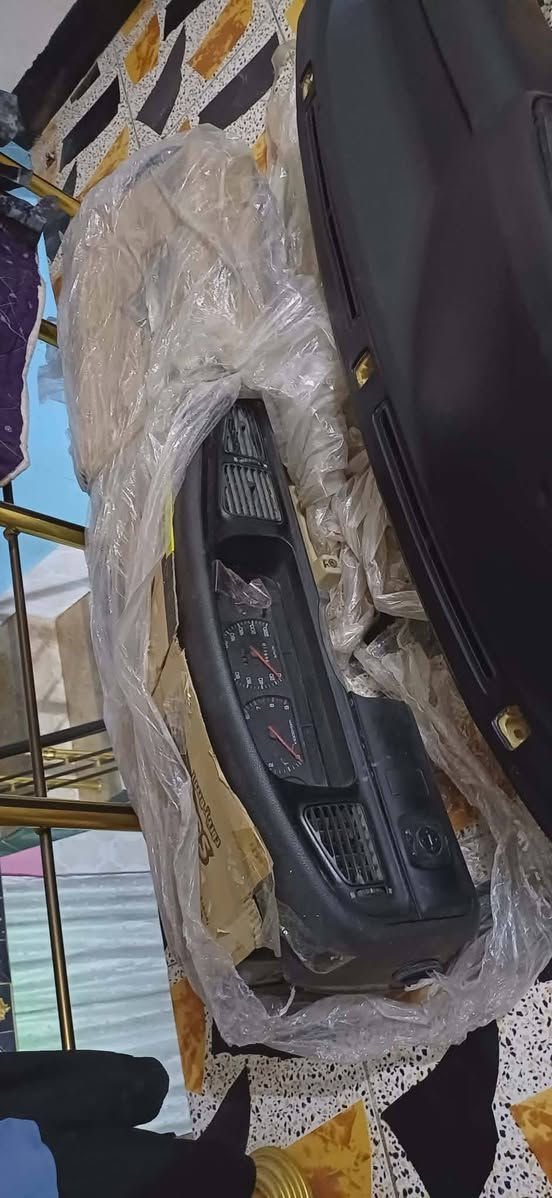 السلام عليكم اخوان دشبول النترا دمعه مسطره عدد اثنين حاويه مامستخدم وكور محرك  أيضا حاويه هاي الاغراض كلها حاويه بلاديه اليحتاج يتصل *********** أو *********** الخط الثاني بي واتساب
