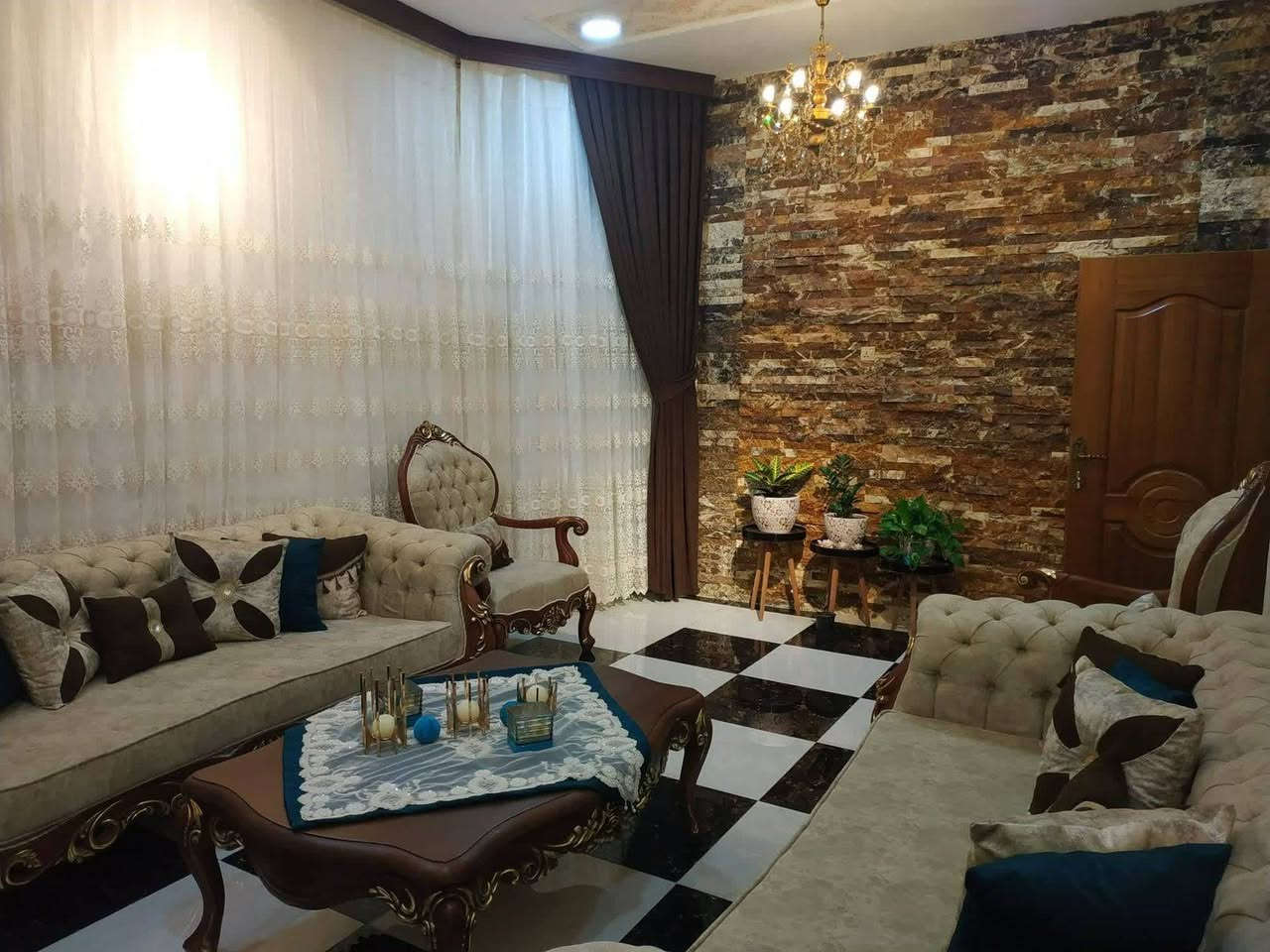 ......... بيت للبيع....... طابو صرف..... بناء حديث طابقين على شارعين 
الموقع // حي الزهراء قرب سوبر ماركت علي 
المساحة // ١٢٥م خارطة مربعة للتفاصيل والاستفسار الاتصال بالرقم *********** / *********** يوجد واتساب

