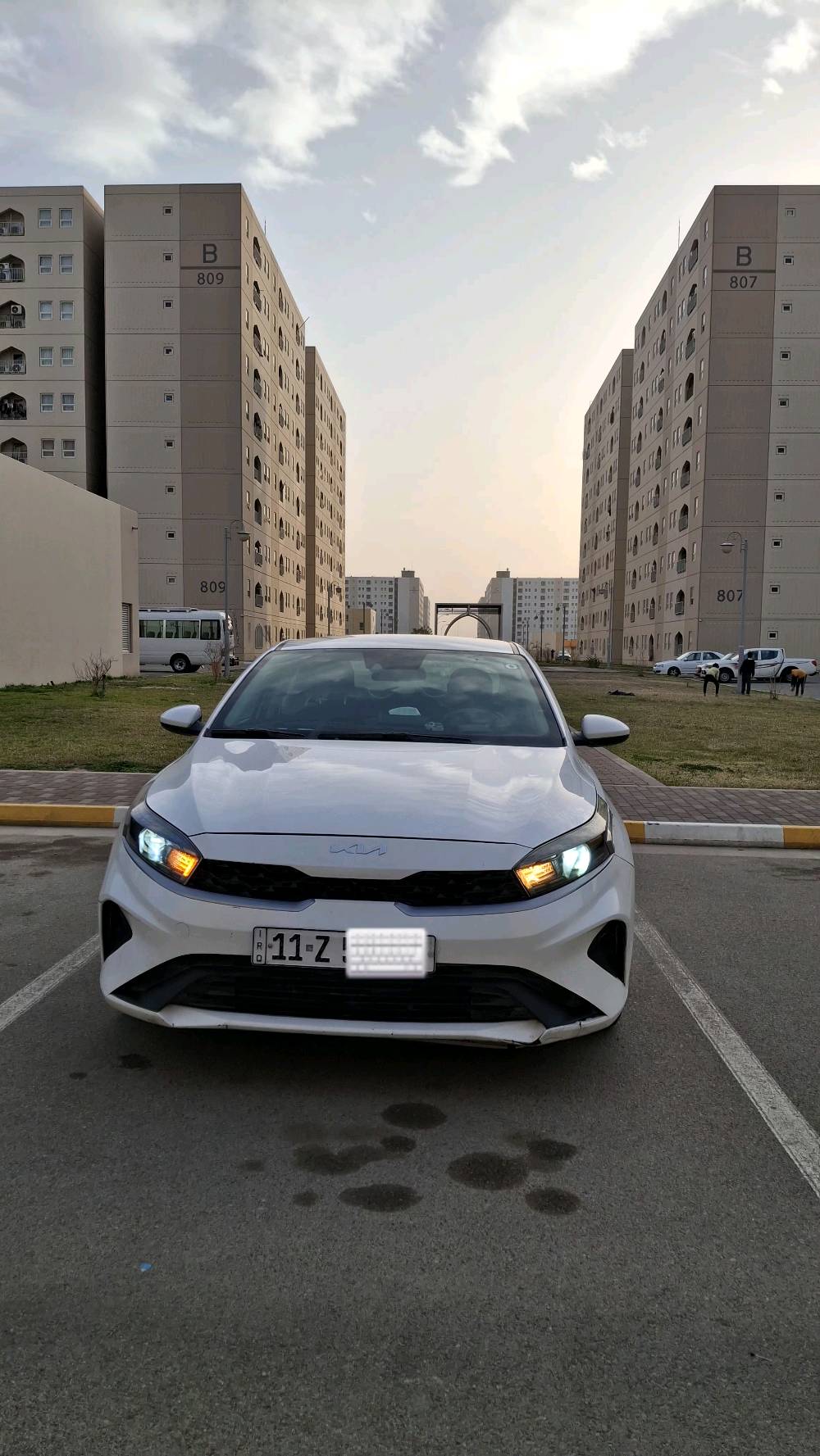 🔷️اسلام عليكم 
🔹كيا فورتي  2023
🔹رقم  انكليزي بغداد بسمي السياره + تحويل ثاني يوم 
🔹السياره خير من الله جديده 
🔹ضررها بابين السايق وخلف السايق امبدلات نفس الون 
🔹بجم كبس شرط / ايرباك البرده طاك
🔹ماشيه 53 ميل ✈️
🔹مواصفات السياره   
🔹شاشه حجم كبير  
🔷️ كامره دواره 
🔹رادار امامي
🔷️ اوتو بريك 
🔹نضام تحديد مسار للسياقه الالكترونيه
🔹تحكم استيرن 
🔹مانع انزلاق 
🔹محرك 2000  دوش المرغوب
🔷️مكان السياره بغداد مجمع بسمايه 
🔹السياره اي نقص ما بيها 
------------------------------------------
السعر 145وبيها مجال للطيبين 
الرقم للاستفسار اكثر ***********
