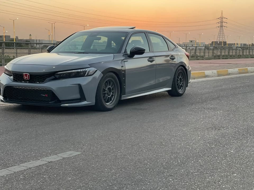 للراغبين بالفخامة والاعتمادية والاقتصاد بالوقود، تتوفر هوندا سيفك Touring موديل 2025 بمواصفات عالية جداً، منها:

              رقم انبار شهداء دخول جديد 

✅ أعلى فئة (Touring)
✅ محرك قوي واقتصادي مع أداء سلس وثبات ممتاز
✅ شاشة لمس كبيرة مع Apple CarPlay وAndroid Auto اللاسلكي
✅ عدادات رقمية بالكامل
✅ مقاعد جلد فاخرة ومدفأة
✅ فتحة سقف كهربائية
✅ نظام صوت Bose فاخر
✅ تشغيل بصمة وستارت عن بُعد
✅ شاحن لاسلكي للهاتف
✅ كاميرا خلفية متعددة الزوايا
✅ حساسات ومجموعة Honda Sensing للسلامة (رادار، مثبت سرعة ذكي، المحافظة على المسار، وفرملة طوارئ)
✅وإنارة LED كاملة

صور الحادث مرفقه بنيد فقط بدون اي دواخل ايرباك راجع سستم 
سعرها 160بيها مجال بسيط 
الاستفسار اتصال على رقم ***********
سيارة تجمع بين الفخامة، القوة، والاقتصاد بالوقود، ومناسبة للاستخدام اليومي والسفر.
