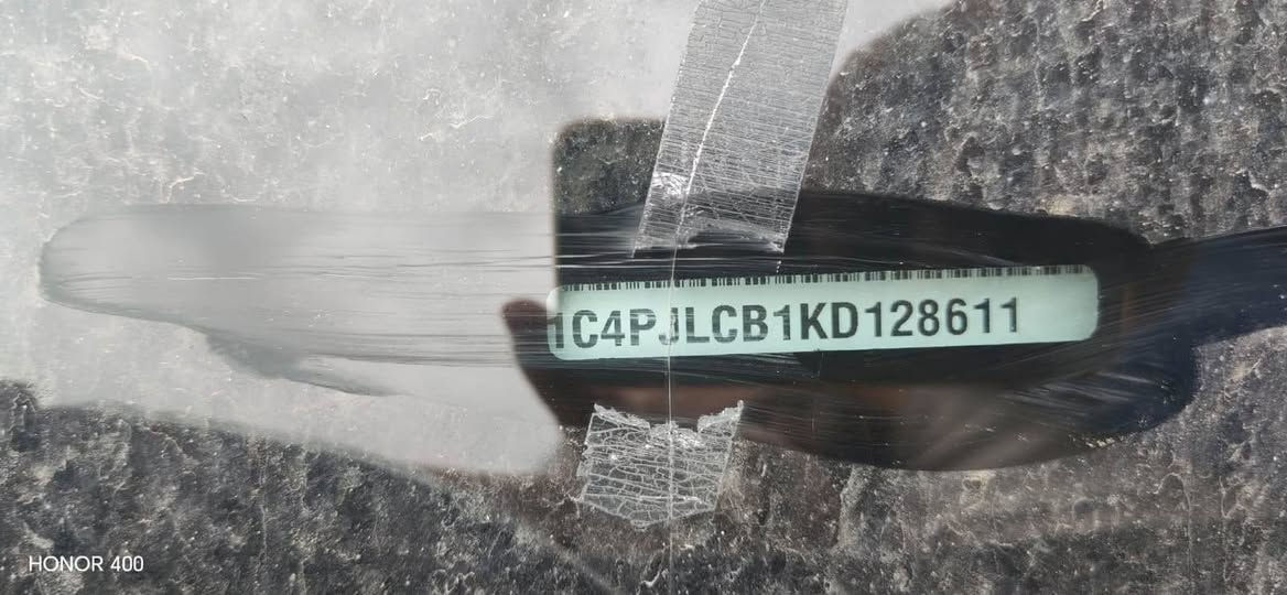 سيارة جيب شيروكي موديل 2019.
فئة لاتيتيود Latitude 
الحادث اللايت السكن و ما حوله.
رقم السيارة و مكانها : كركوك.
السنوية جديدة و بإسمي و الهزة حديثة.
و تخم تايرات جديد.
السعر المطلوب 120 ورقة و قابل للتفاوض.
للتواصل

***********
