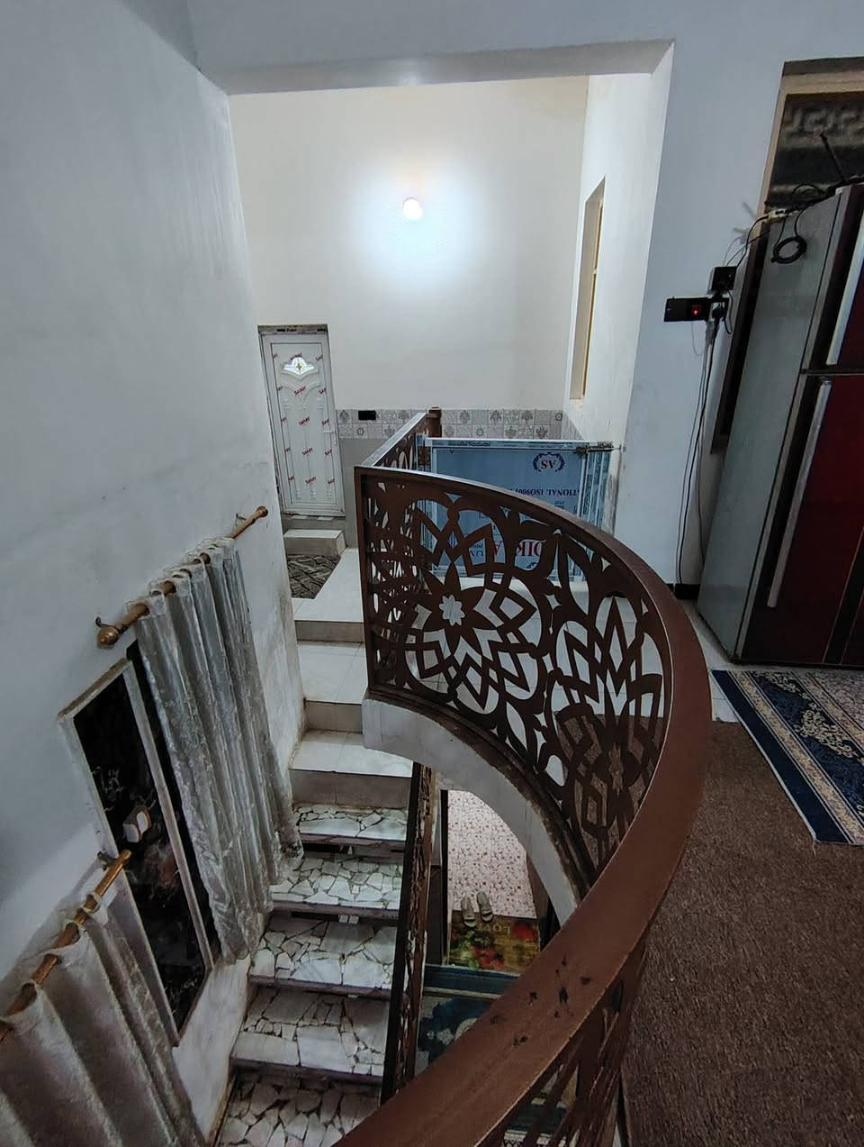 عقار للبيع ١٥٠ طابقين.. طابو صرف.واجهة ٧ونص ونزال ٢٠ . بناء جديد.. عكاده.. حي الزهراء. جهة المستوصف والمدرسة.. يحتوي على ثلاث غرف واستقبال.ومطبخ. وصالتين.. وثلاث مجاميع صحية داخليه وخارجيه.. وكراج كبير.منطقة جاهزه كافة الخدمات تبليط.. اناره.. مدارس.. .للاستفسار ***********..
