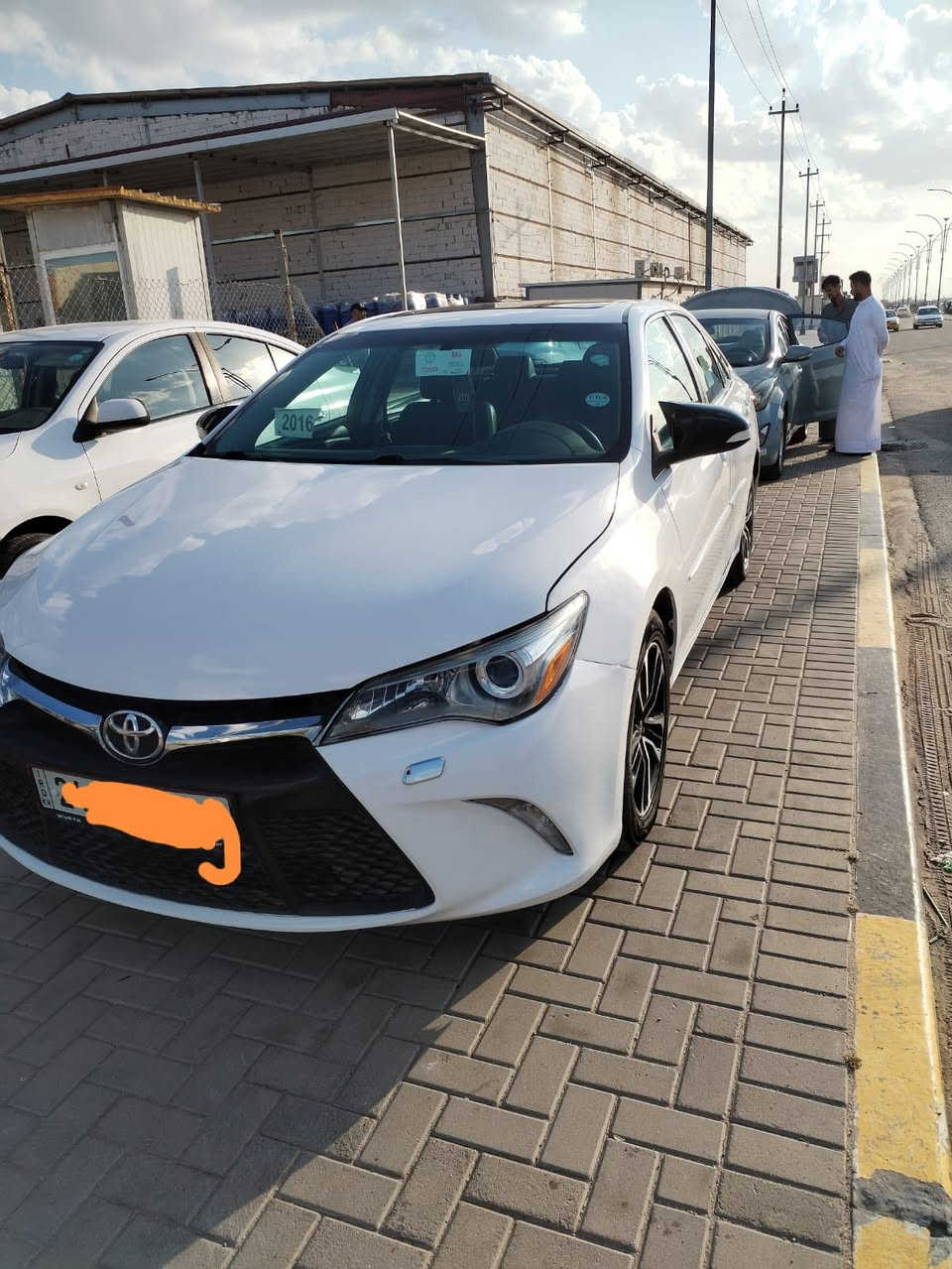 السلام عليكم سياره كامري وراد امريكي 2016فول مواصفات عدا البصمه كير ومكينه مكفولات مكينه 2500 تحكمات ستيرن شفتات كرسي كهربائي كشنات جلد تبريد ثلج شاشه كامره رادرات وهواي مواصفات سياره كلش نضيفه ربع ماذب عليه السعر 145 علماً انا مكلف بالنشر والتفاصيل يم راعي السياره هذا رقمه ***********العنوان بصرة
